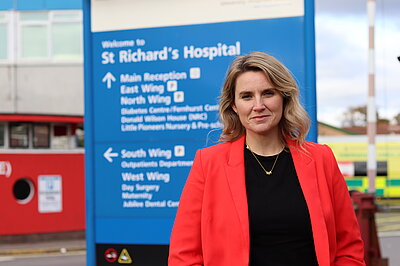 Jess Brown-Fuller MP at St Richard's Hospital, Chichester
